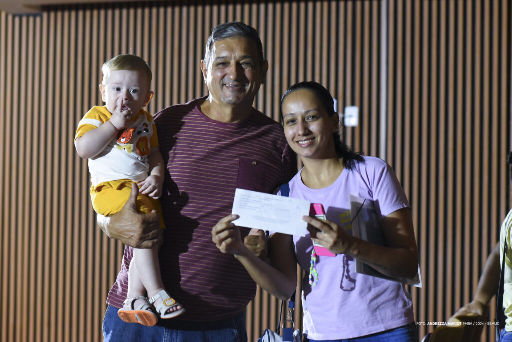 Osmar Aguiar e sua família durante o sorteio - Foto: Prefeitura de Boa Vista