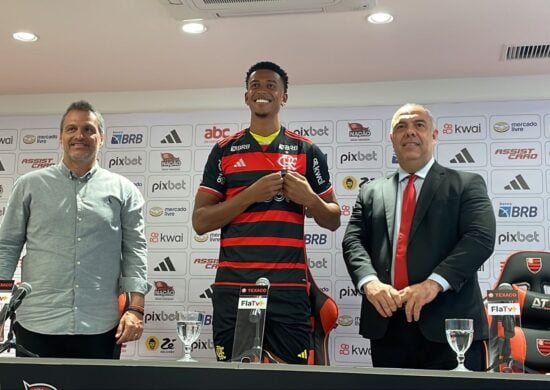 Carlinhos foi apresentado pelo Flamengo - Foto: Bruno Villafranca / Portal Norte