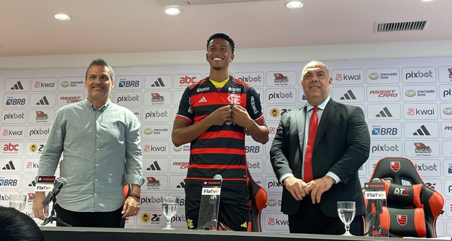 Carlinhos foi apresentado pelo Flamengo - Foto: Bruno Villafranca / Portal Norte
