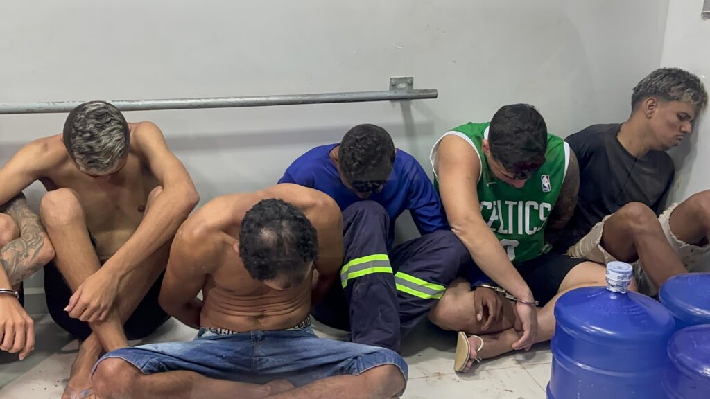 Cinco homens e um menor armados invadiram a autoescola - Foto: divulgação
