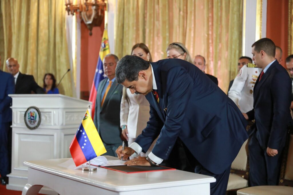 Maduro assina lei que torna Essequibo parte da Venezuela 