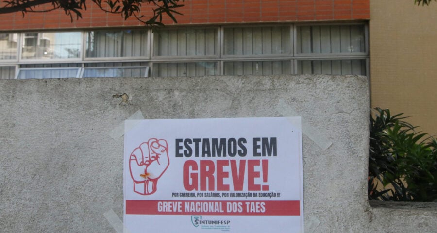 Governo propõe reajuste salarial de 9% para servidores técnicos em instituições federais - Foto: Reprodução/Rovena Rosa/Agência Brasil