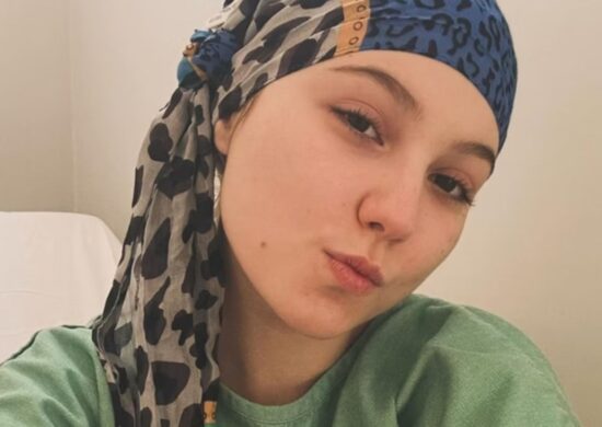 Isabel Veloso tem 17 anos e luta contra câncer terminal. Imagem: Reprodução/Instagram