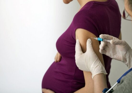 Vacina será aplicada ainda durante a gestação das mães - Foto: Reprodução/SES-GO