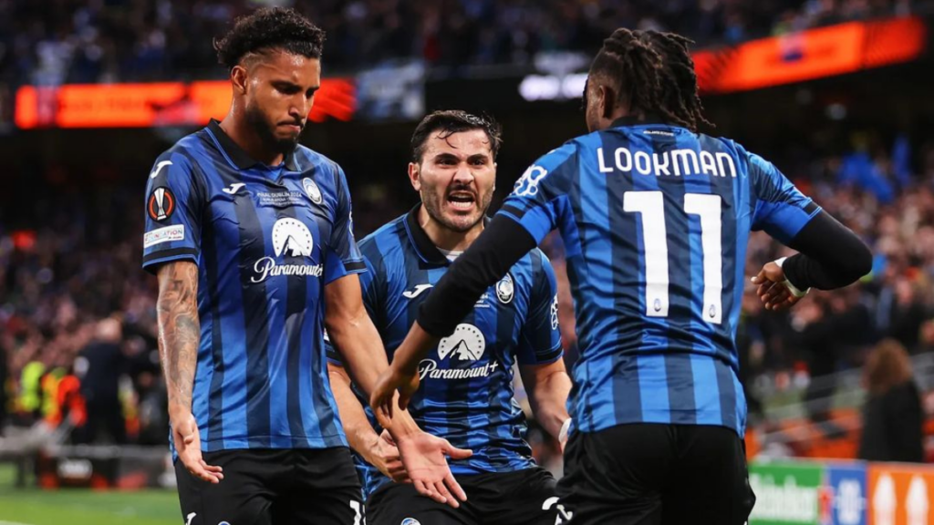 Lookman marcou três gols na vitória da Atalanta sobre o Bayer Leverkusen na final da Liga Europa - Foto: Reprodução/Instagram @atalantabc