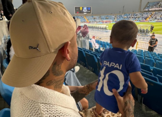 O craque levou consigo a filha mais nova, Mavie - Foto: Reprodução/Instagram/@neymar