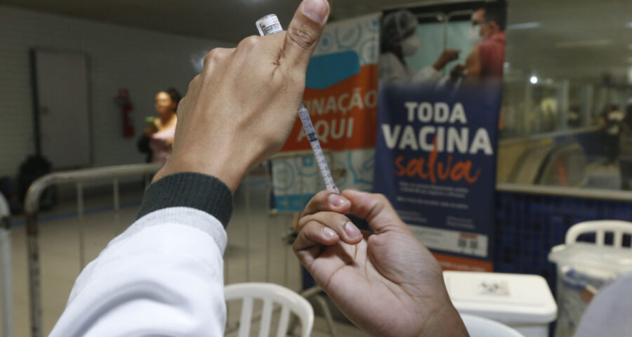 Covid-19: cerca de 94% dos brasileiros tomaram pelo menos uma dose da vacina