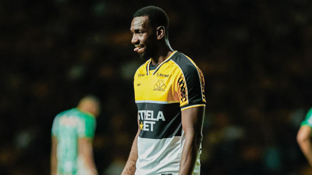 Bolasie marcou um gol e deu duas assistências contra o Vasco e falou sobre o fato em vídeo de entrevista - Foto: Reprodução/Instagram @yannickbolasie