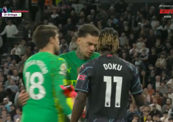 Ederson foi substituído após lesão - Foto: Reprodução/ESPN Brasil