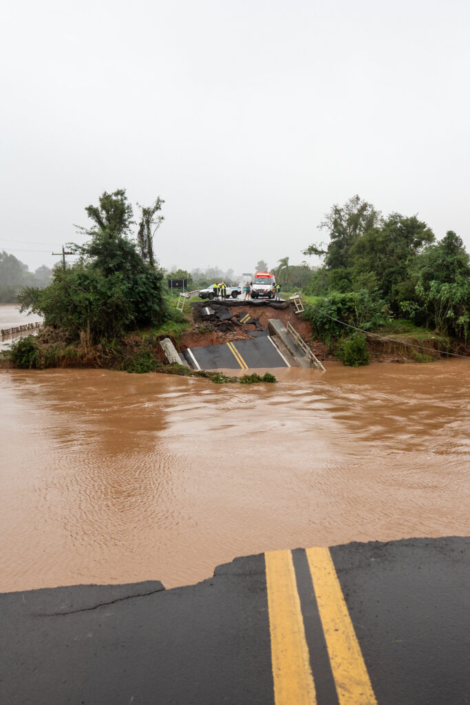 Situação no Rio Grande do Sul afeta milhões de pessoas e faz parte do plano de desastres naturais