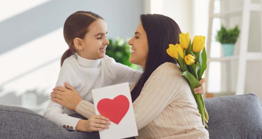 Frases curtas para o Dia das Mães Foto: Reprodução/Canva