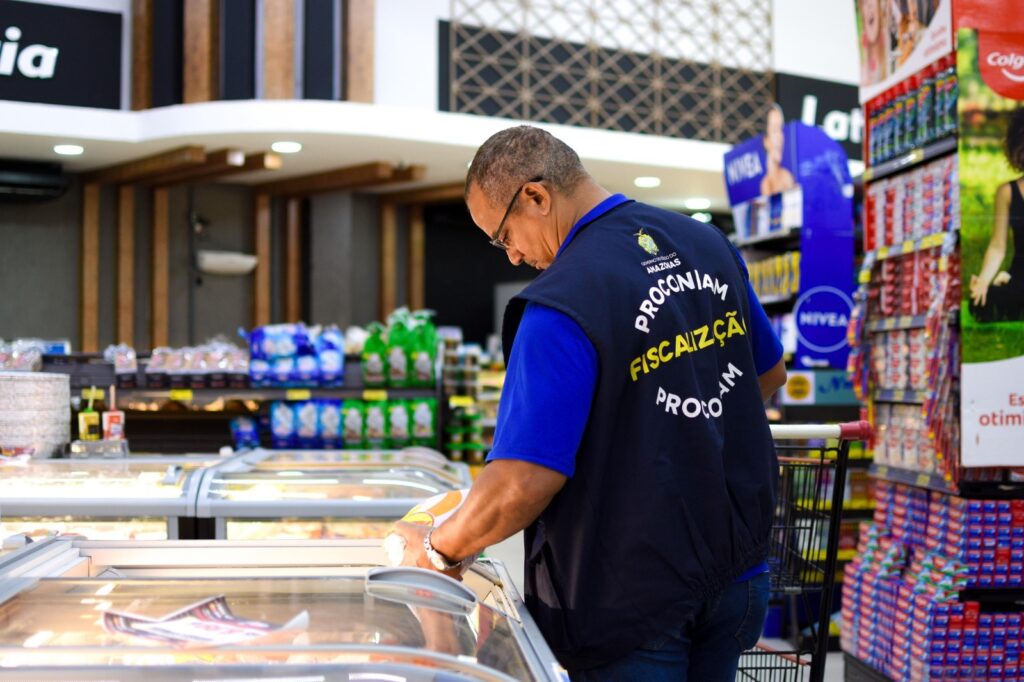 Inspeção do Procon-AM em supermercado de Manaus revela produtos impróprios à venda - Foto: João Pedro/Procon-AM