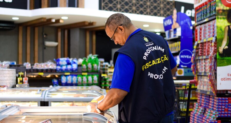 Inspeção do Procon-AM em supermercado de Manaus revela produtos impróprios à venda - Foto: João Pedro/Procon-AM