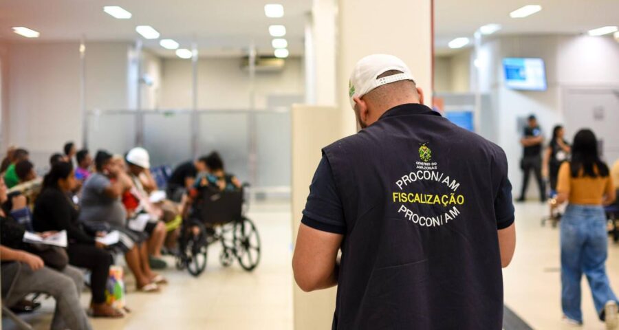 Fiscalização do Procon-AM em agências bancárias de Manaus revela descumprimento da Lei das Filas, garantindo direitos dos consumidores - Foto: Divulgação/Procon-AM