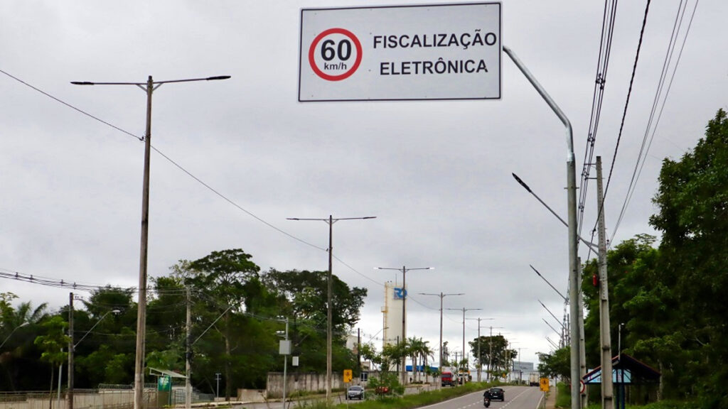 Radares de velocidade e placas são instaladas na Zona Oeste de Manaus - Foto: Divulgação/IMMU