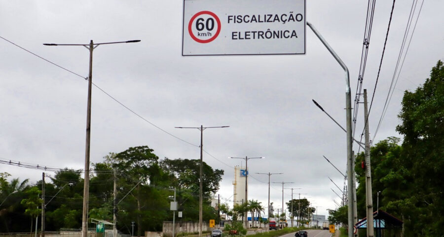Radares de velocidade e placas são instaladas na Zona Oeste de Manaus - Foto: Divulgação/IMMU