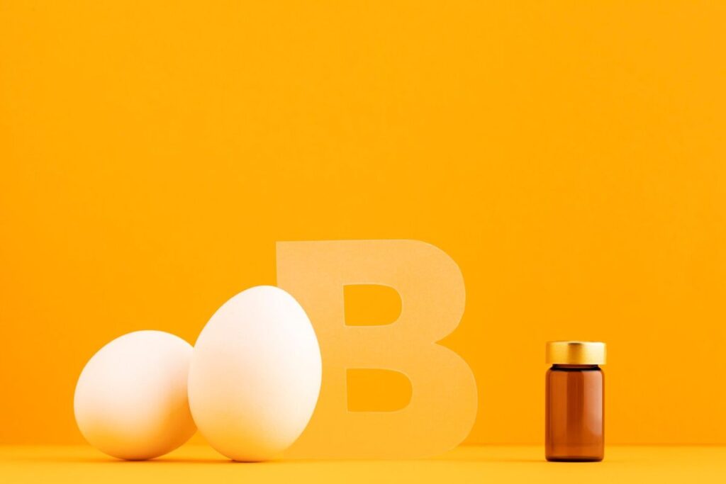 Vitamina B12 pode ser encontrada em alimentos de origem animal. Imagem: Freepik