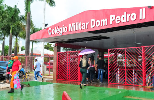 DF: colégio militar proíbe dança entre alunos do mesmo.