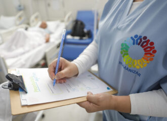 Técnicos de enfermagem adiam greve até quarta-feira (26).