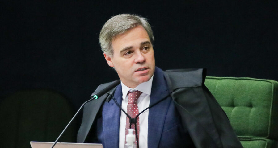 Ministro André Mendonça toma posse no TSE nesta terça-feira (25)