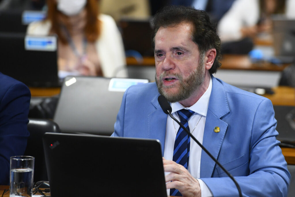 Senador amazonense, Plínio Valério votou contra o PL 2.234/2022, que autoriza o funcionamento de jogos de azar.