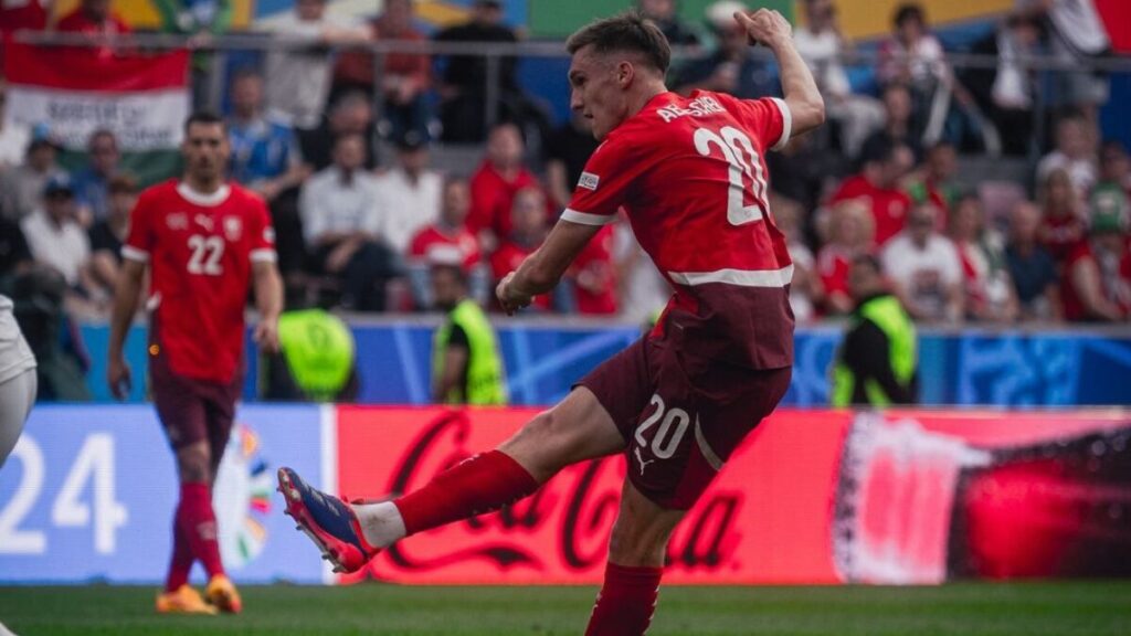 Aebischer marcou um dos gols da Suíça na vitória sobre a Hungria - Foto: Reprodução/Instagram @swissnatimen