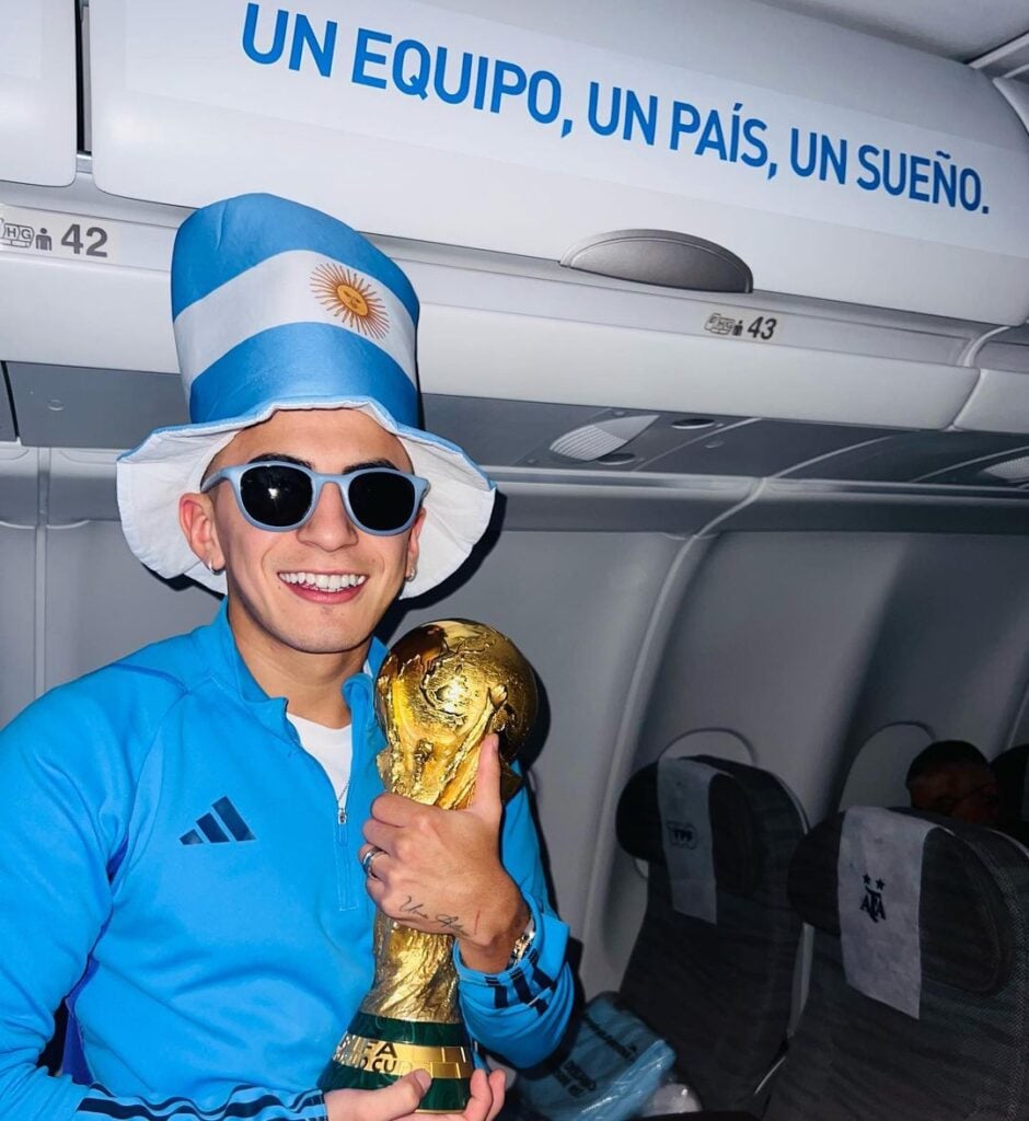 Almada conquistou a Copa do Mundo em 2022 - Foto: Reprodução/Instagram @thiago_almada23