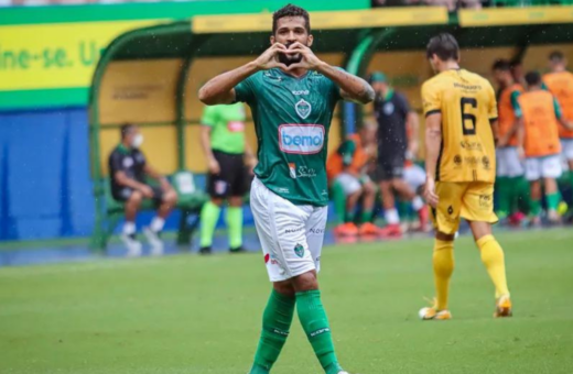 Alvinho foi campeão amazonense com o Manaus em 2022 - Foto: Ismael Monteiro/Manaus FC