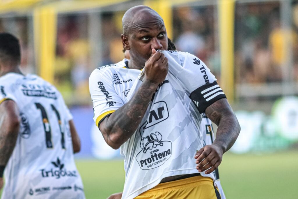 Sassá marcou seu primeiro gol na Série B - Foto: João Normando/AMFC
