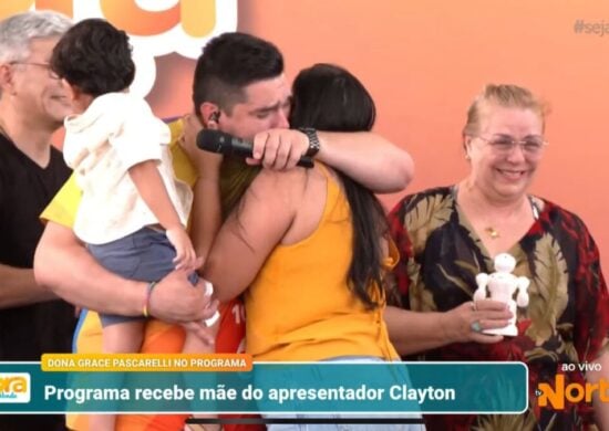 Clayton Pascarelli se emocionou durante homenagem da família na despedida da TV Norte Amazonas - Foto: Reprodução/TV Norte Amazonas