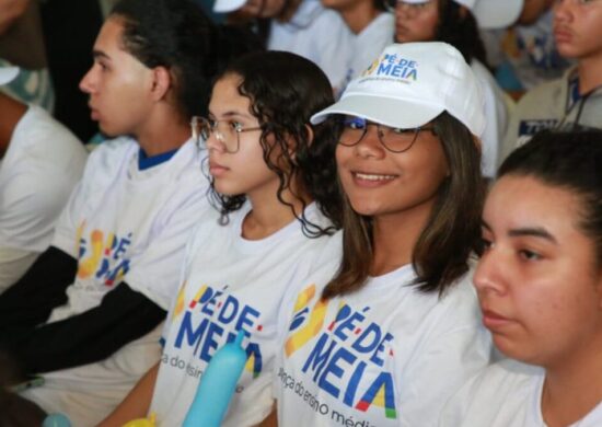 Os estudantes da rede pública começam a receber o Pé-de-Meia - Foto: Divulgação