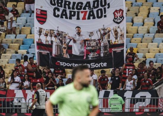 Everton Ribeiro recebe homenagem da torcida do Flamengo - Foto: Reprodução / Instagram @evertonri