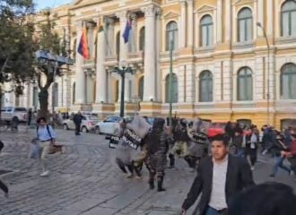 Golpe na Bolívia chefe do Exército ordena que tropas voltem aos quartéis