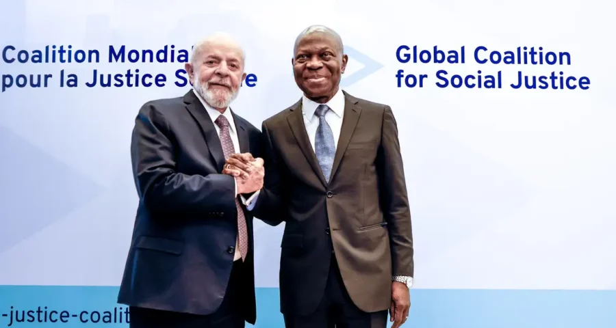 Lula ao lado de Gilbert Houngbo