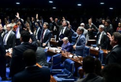 Senadores votam taxa das blusinhas