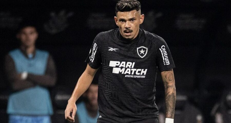 Tiquinho renovou com o Botafogo até 2026 - Foto: Reprodução/Instagram @tiquinho_soares_29
