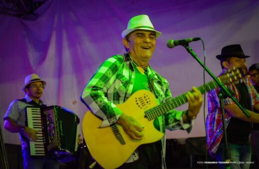 Artistas tem palco aberto para se apresentar no Igarapé Junino
