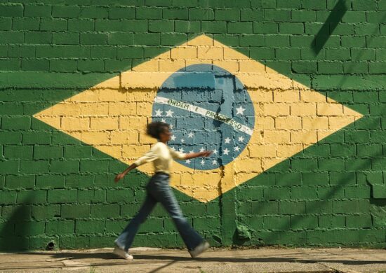 Bandeira do Brasil pintada no muro