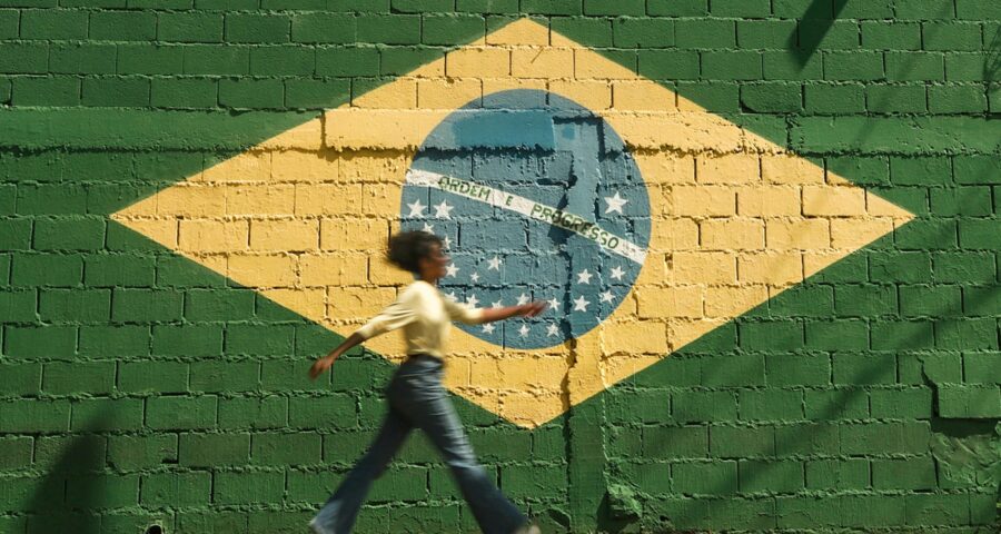Bandeira do Brasil pintada no muro