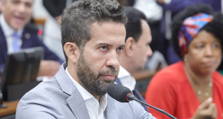 Janones pede desculpas à comunidade LGBTQIA após briga com Nikolas Ferreira
