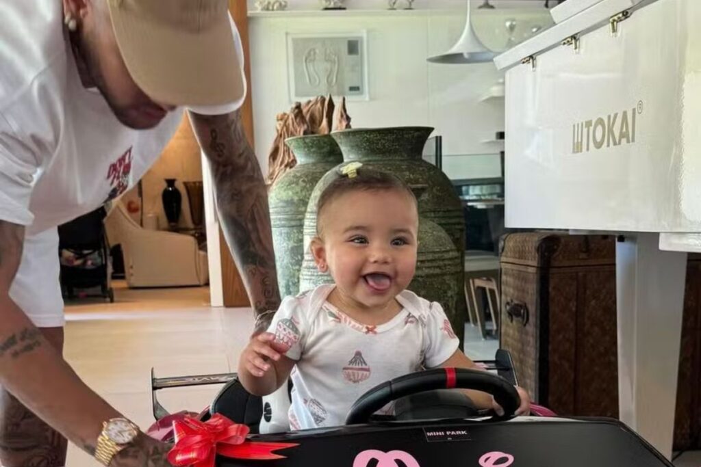 Neymar com a filha, Mavie. Imagem: Reprodução/Instagram