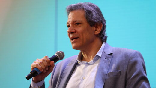 Fernando Haddad, anunciou o congelamento de R$ 15 bilhões no orçamento