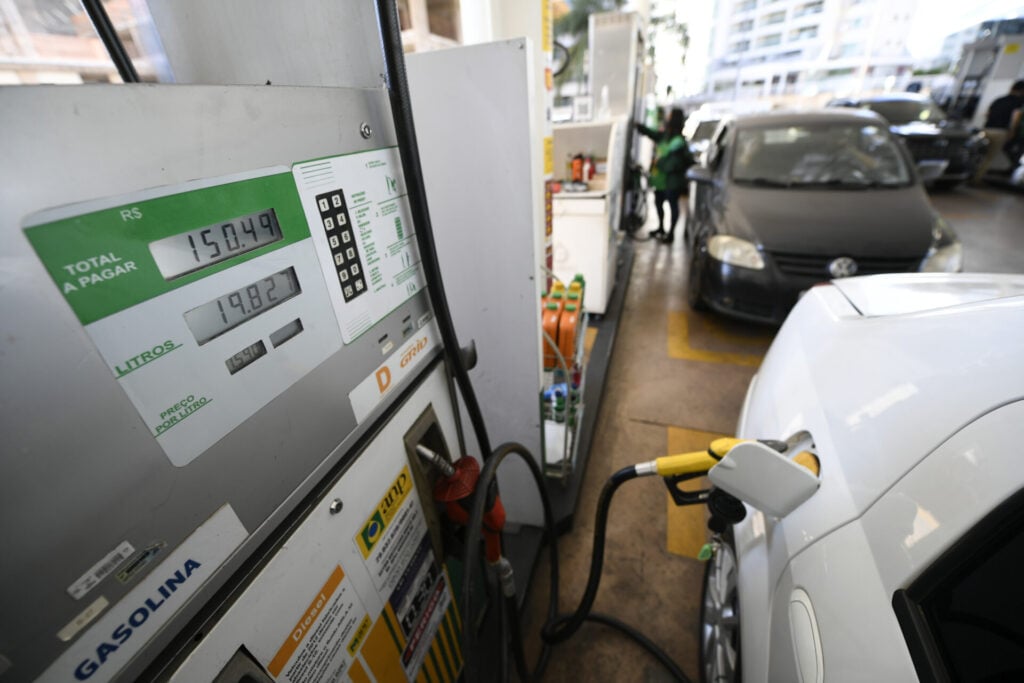 Gasolina e etanol vão aumentar de novo no DF.