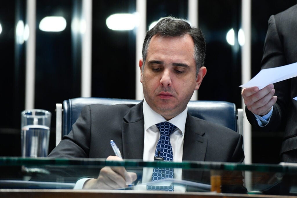 O presidente do Senado Federal, senador Rodrigo Pacheco (PSD-MG), trata com cautela votação da PEC da anistia.