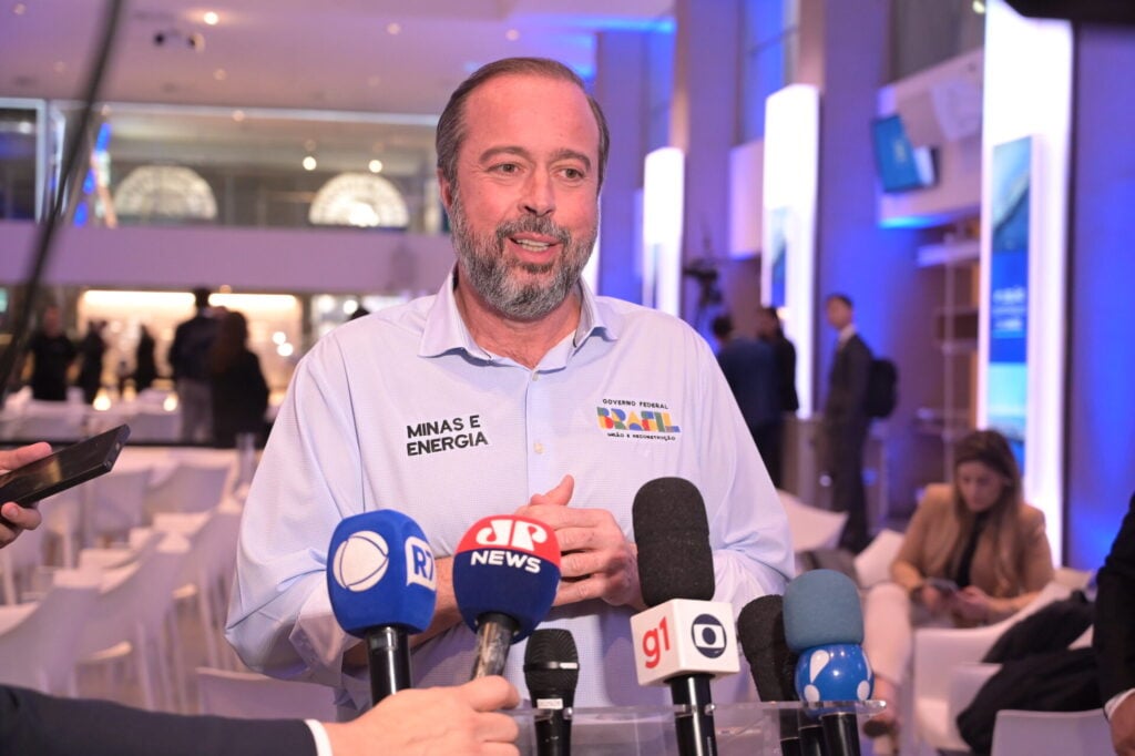 Ministro Alexandre Silveira defende o uso de parte da receita para reduzir conta de luz.Foto Ricardo Botelho