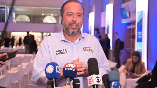 Ministro Alexandre Silveira defende o uso de parte da receita para reduzir conta de luz.Foto Ricardo Botelho