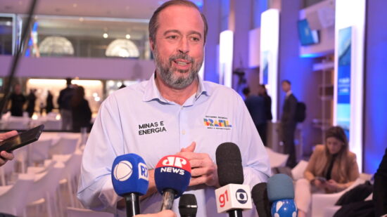 Ministro Alexandre Silveira defende o uso de parte da receita para reduzir conta de luz.Foto Ricardo Botelho