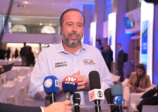 Ministro Alexandre Silveira defende o uso de parte da receita para reduzir conta de luz.Foto Ricardo Botelho