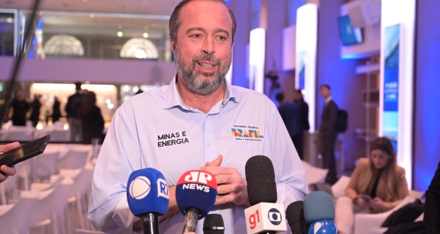 Ministro Alexandre Silveira defende o uso de parte da receita para reduzir conta de luz.Foto Ricardo Botelho