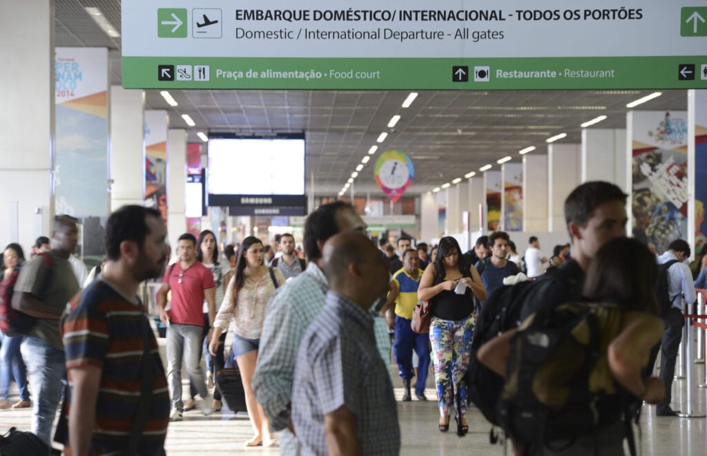 O apagão cibernético global gerou atrasou em cinco voos da Azul no aeroporto de Brasília
